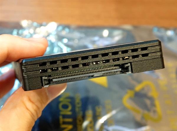 华为自研SSD硬盘开卖：2.2GB/s速度35PBW写不死